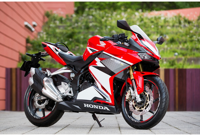 ホンダ Cbr250rr 動画試乗 まさに クラスを超えた スーパークォーター 佐川健太郎 レスポンス Response Jp ホンダ Cbr250rr 動画試乗 まさに クラスを超えた スーパークォーター 佐川健太郎 レスポンス Response Jp