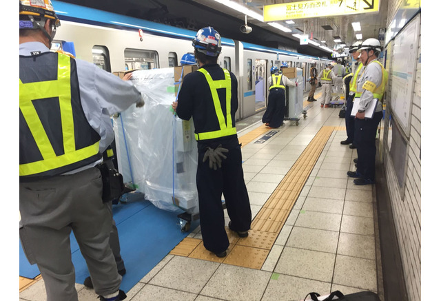ホームドアの使用開始時期を前倒しで 東京メトロ東陽町駅の人身事故を受け 赤羽大臣が指示 レスポンス Response Jp ホームドアの使用開始時期を前倒しで 東京メトロ東陽町駅の人身事故を受け 赤羽大臣が指示 レスポンス Response Jp