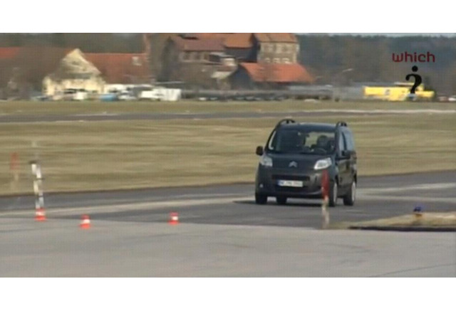 動画 Psaの商用車 テストで横転 横滑り防止装置の有無で レスポンス Response Jp 動画 Psaの商用車 テストで横転 横滑り防止装置の有無で レスポンス Response Jp