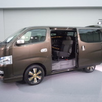日産の北米向けバン Nv3500 に乗用設定 4列シート12名乗り レスポンス Response Jp