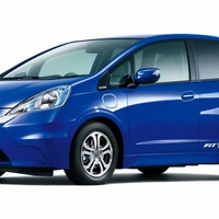 ホンダ フィット シャトル に特別仕様 シートヒーターなどを装備 レスポンス Response Jp