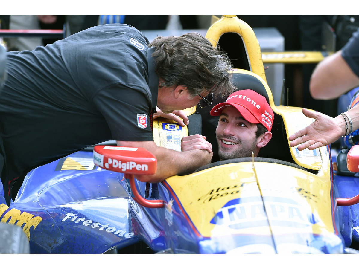 第100回 Indy500 新人ロッシ優勝 ホンダ勢の今季シリーズ戦初勝利が最大舞台で実現 レスポンス Response Jp 第100回 Indy500 新人ロッシ優勝 ホンダ勢の今季シリーズ戦初勝利が最大舞台で実現 レスポンス Response Jp