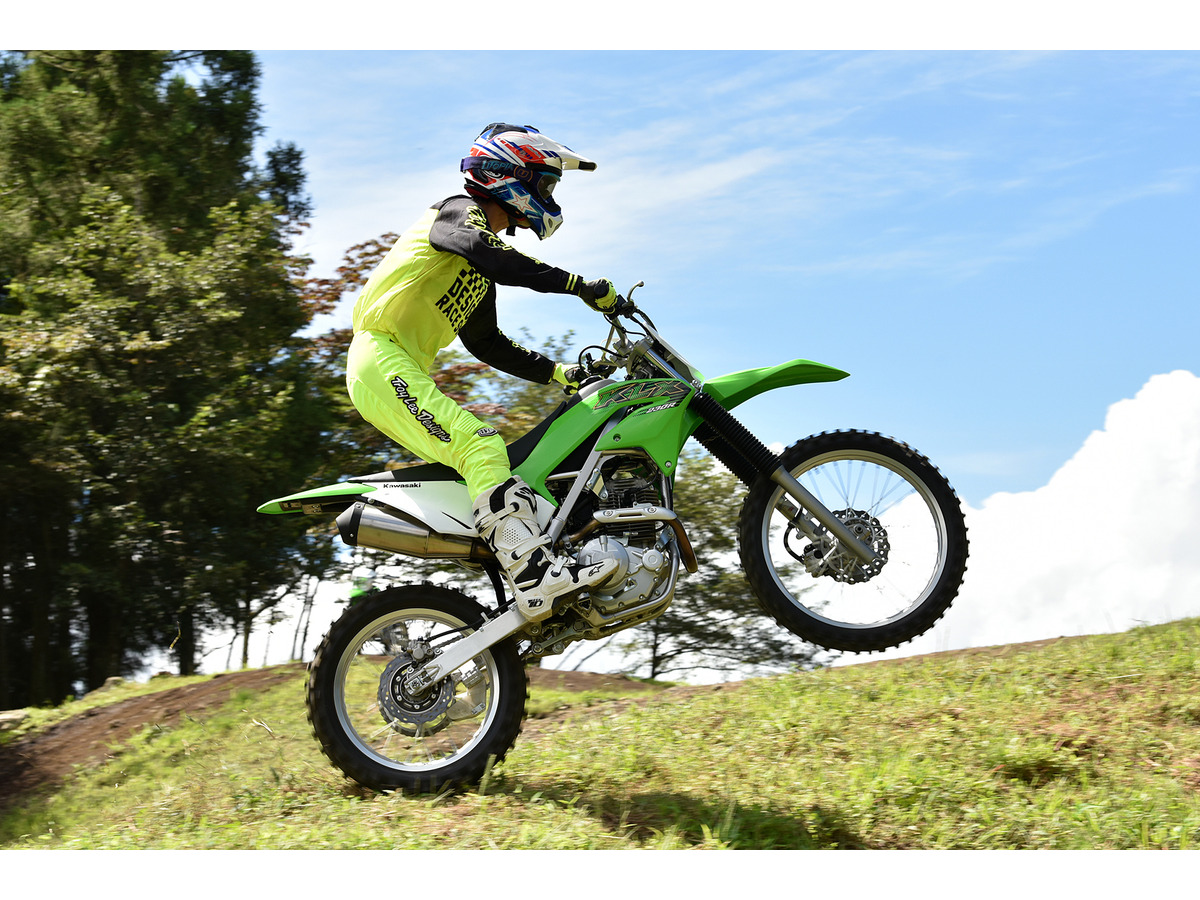 カワサキ Klx230r 試乗 理想の操舵感 誰でもオフロードが楽しめる1台 青木タカオ レスポンス Response Jp カワサキ Klx230r 試乗 理想の操舵感 誰でもオフロードが楽しめる1台 青木タカオ レスポンス Response Jp