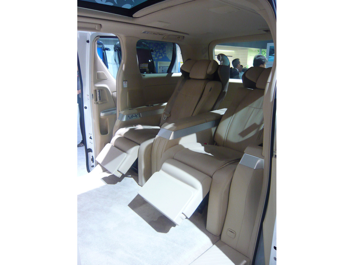 東京モーターショー09 トヨタ アルファード ロイヤルラウンジ で快適移動を レスポンス Response Jp