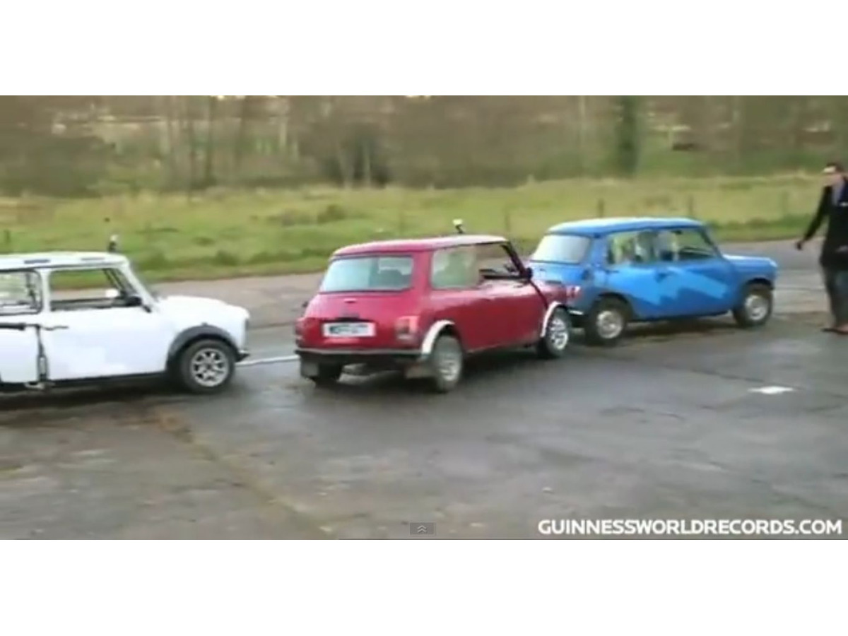 縦列駐車のギネス世界記録 英国で更新 前後の間隔13 1cm 動画 レスポンス Response Jp 縦列駐車のギネス世界記録 英国で更新 前後の間隔13 1cm 動画 レスポンス Response Jp