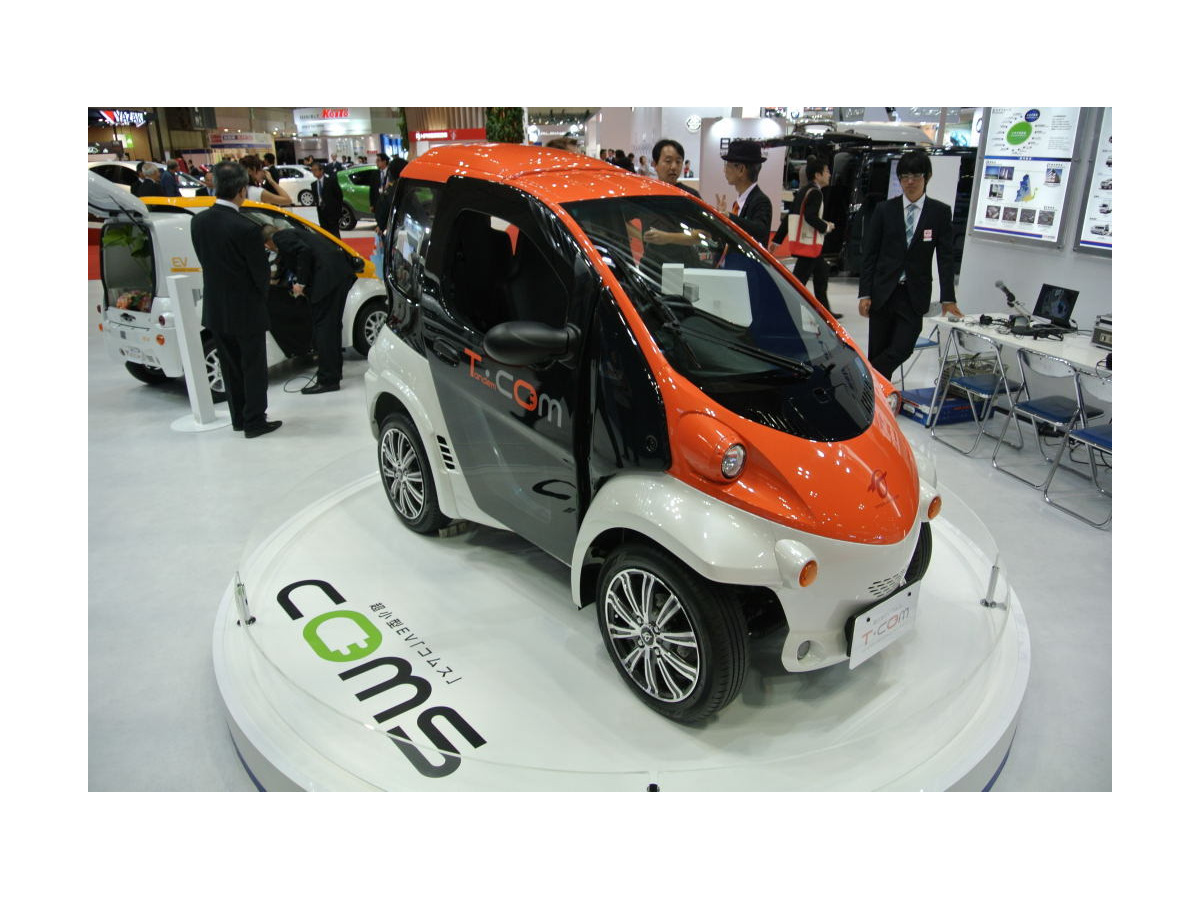 東京モーターショー13 トヨタ車体 公道走行が可能な2人乗りコムス初公開 レスポンス Response Jp 東京モーターショー13 トヨタ車体 公道走行が可能な2人乗りコムス初公開 レスポンス Response Jp