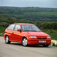 アストラ（写真はF、1991年）