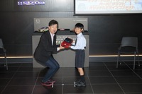 白石優眞くんとマツダロードスター開発主査兼チーフデザイナーの中山雅氏