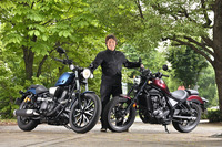 ヤマハ ボルト(左)とホンダ レブル1100(右)