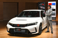 ホンダ シビックタイプR 新型と開発責任者の柿沼秀樹氏