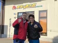 ガレージフィックス 特定技能ズオン氏(右)、新氏(左)
