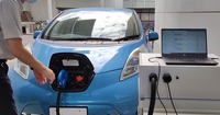 EVのバッテリーパックの特性を直接計測する様子