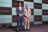 ソニー・ホンダモビリティの代表取締役 会長 兼 CEOの水野泰秀氏(右)と代表取締役 社長 兼 COOの川西泉氏