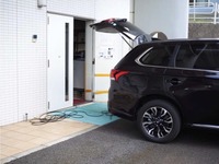 老人ホームでPHEVから給電する様子(2019年)