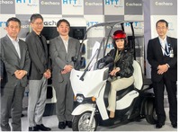 バッテリーシェアリングサービス開始に向けて東京都の小池百合子知事も出席して開催したセレモニー(10月25日)