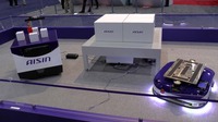 会場では物流で活躍する搬送ロボットのデモが行われた