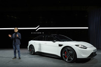 ソニーが開発したEV、VISION-S 01とソニー吉田社長(CES 2022)