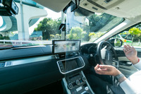 カメラ、LiDAR、レーザーを組み合わせて、ハンズオフ走行を実現
