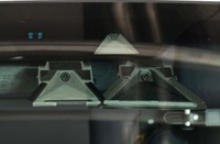 2つの単眼カメラが装備されており、それぞれクアルコムとTIのシステムに接続されていた