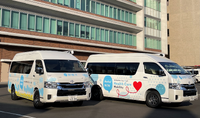 行政MaaSの車両（左）、保健福祉MaaSの車両（右）