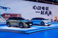 ヴェヌーシア大Vと、BEV専用プラットフォーム「V-π」を活用した初めてのコンセプトモデルVe concept