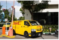 DHLの輸送車両にエアレスタイヤを装着して実証走行