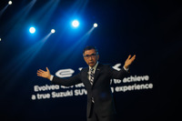 オートエキスポ2023(デリーモーターショー2023)での、スズキの鈴木俊宏社長