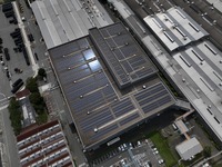 屋上太陽光発電パネルの様子（下関工場）