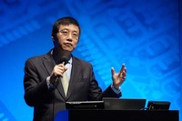 デロイト トーマツ コンサルティングの執行役員パートナー 周 磊氏(「Software Defined Vehicle(SDV)を形作る要素と将来の趨勢」講演にて)