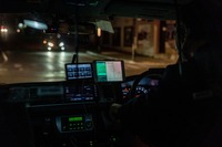 タクシー車両内にあるドライバー用タブレット端末