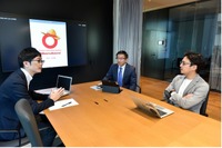 丸紅株式会社 建機・産機・モビリティ本部 副本部長 近藤一弘氏(中央)、同 産業システム・モビリティ事業部 モビリティ事業課長 佐倉谷誠氏(右)、リブ・コンサルティング クロスモビリティ事業部 モビリティインダストリーグループ ディレクター 西口恒一郎氏(左)