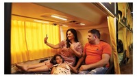 Volvo 9600の社内は上下2段の快適なBerth(区画)に区切られて長旅も快適に過ごせる。