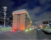 雪道でのスタック時もサブバッテリーシステムで冷暖房機器の長時間稼働が可能