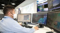 気象情報と航空機の位置情報を地図に重ね合わせ安全運航をサポート