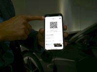 ハイパーチャージャーの利用時にはアプリに表示したQRコードをざして充電を開始する