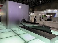 定置用蓄電池「メガパワー」のモックアップと電気運搬船「Power ARK 100」の大型模型(スマートグリッドEXPO 2023)