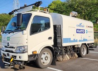 自動運転システムを装備した路面清掃車
