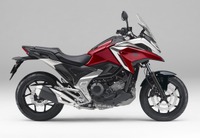 ホンダ NC750X(キャンディークロモスフィアレッド)