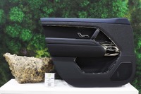 プレミアムクラスのドアパネルは、“NFPP”マット成型と同時に表皮巻きを施す接着剤不使用の1-shotプロセスで仕上げられている