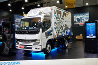豪ブリスベン・トラックショーで公開した三菱ふそうの電気小型トラック eキャンター新型