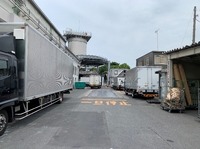 トラック待機場と台貫(重量確認)