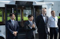 東京大学生産技術研究所の中野公彦教授(左から2番目)