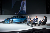 2013年、VWゴルフ7の日本発表イベントではジウジアーロ(左)、デ・シルヴァ(中)と、和田氏によるトークセッションがおこなわれた。