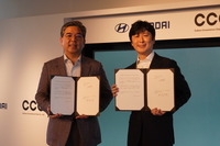 現代自動車の張在勲社長兼CEO(左)とCCCの高橋誉則社長兼COO