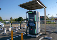蓄電池内蔵型の急速充電器「Boost Charger(ブーストチャージャー)」