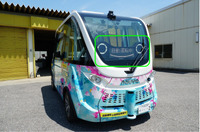 外向けHMIを設置した自動運転バス