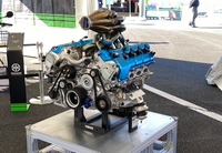21年11月のスーパー耐久レースin岡山にて展示されたヤマハのV8水素エンジン
