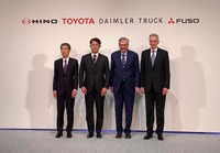 トヨタ・日野グループとダイムラートラック・三菱ふそうグループの大型提携が5月30日に発表された
