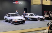 東京オートサロン2023では『AE86 H2コンセプト』(左)がお披露目された