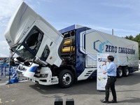富士スピードウェイに展示されたFC大型トラック(23年5月)